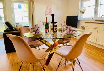 Ferien-Apartment Silberweide mit Privatstrand has Balcony rooms