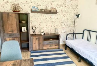   b  l Apartman has Balcony rooms