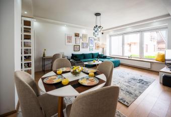 Spacious and Bright 2BDR Apartment in the Old Town allows 18 year olds to book a room