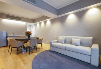 PRESTIGE BOUTIQUE APARTHOTEL -Piazza Duomo allows 18 year olds to book a room