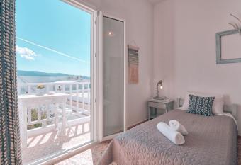 Yiasemi Rooms & Studios allows 18 year olds to book a room