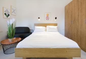 Aju HaMadregot 31 Suites allows 18 year olds to book a room