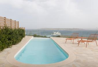 Gozo Harbour Views, Mgarr Heights allows 18 year olds to book a room