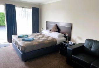 Dalvue Motel allows 18 year olds to book a room