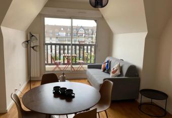 Nice 41 M With Balcony Near The Beach has Balcony rooms