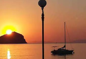 Azzuro Seaside Apartment Porto Rafti-Avlaki has Balcony rooms