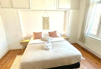 NG SuiteHome Imp Lumineux T4 allows 18 year olds to book a room