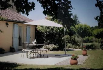 Chez Louis Gites has Balcony rooms