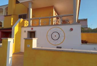 300 m dal MARE CENTRO BEACH SAND MODERN HOUSE has Balcony rooms