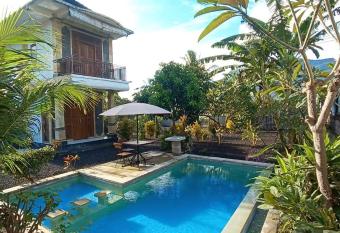 Sekarinis Place has Balcony rooms