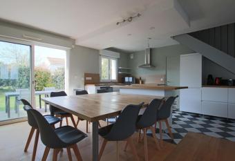 House for 10 people in a residence with swimming pool has Balcony rooms