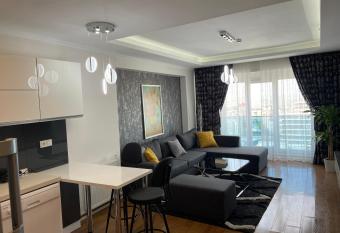 Stylish One Bedroom Apartment has Balcony rooms