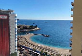 Appartement Monaco Plage Larvatto allows 18 year olds to book a room