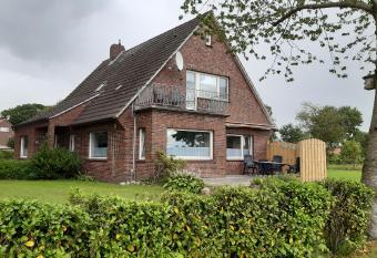 Ferienhaus an der Ehe allows 18 year olds to book a room