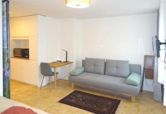 Edith`s Apartment allows 18 year olds to book a room