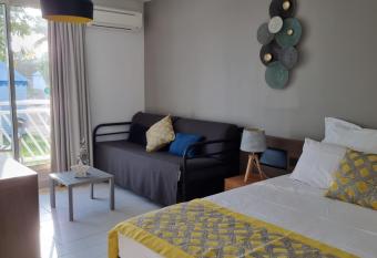 Studio cosy KARUD AIX allows 18 year olds to book a room