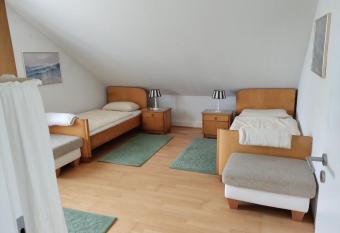 Unterkunft Mau allows 18 year olds to book a room