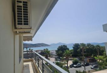 Varkiza seafront dream Appartment has Balcony rooms