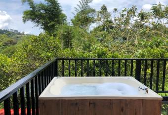 Hermosa caba  a en finca cafetera con zonas verdes, avistamiento de aves, paisaje cafetero allows 18 year olds to book a room