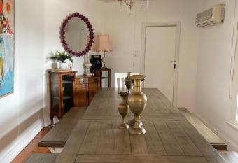 The Mayfair, 4 -bed rooms accommodation Daylesford has Balcony rooms