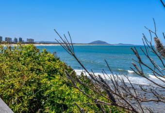 Coastal Chic Apartment - Mooloolaba and Alex has Balcony rooms