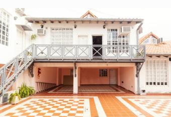 Portal de Leonidas allows 18 year olds to book a room