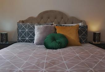 Albion Street Apartments has Balcony rooms