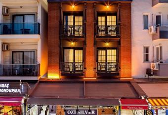 THE LEA HOTELS & SUITE has Balcony rooms