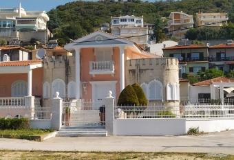 Villa Luxury has Balcony rooms