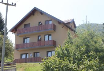 Rooms House   tefanac allows 18 year olds to book a room