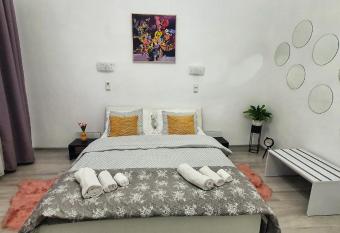 CITADEL ROOMS allows 18 year olds to book a room