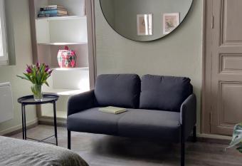 Bel appart fra  chement r  nov  , proche de la gare allows 18 year olds to book a room