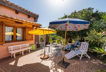 Villa A ca  du Midi has Balcony rooms