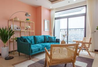 C  n h    d   ch v    cao c   p 2 ph  ng ng    Vinhomes Royal City has rooms with a private hot tub