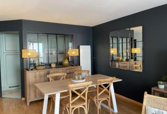 La Parenth  se Touquettoise allows 18 year olds to book a room