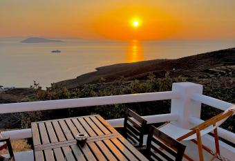 SERIFOS STONE VILLAS has Balcony rooms