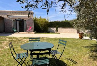 Adorable G  te (10mn Uz  s) allows 18 year olds to book a room