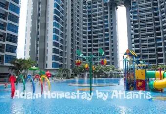 Atlantis Residence by Adam Homestay has rooms with a private hot tub