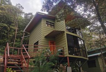 Casa Clusia has rooms with a private hot tub