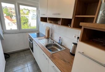 L8 Street - Hirsauerstra  e 112 allows 18 year olds to book a room