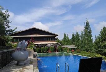 Azzahra Resort has Balcony rooms