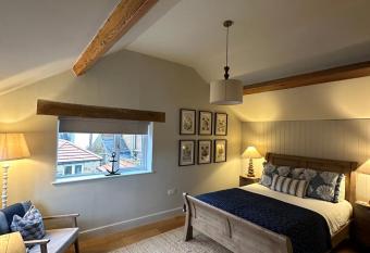 The Red Lion Inn Alnmouth allows 18 year olds to book a room