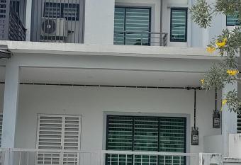 GoldenStay Homestay 8@Tambun allows 18 year olds to book a room