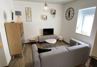 Le Studio du Tanneur Selestadien allows 18 year olds to book a room