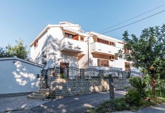 Apartman Zlata allows 18 year olds to book a room