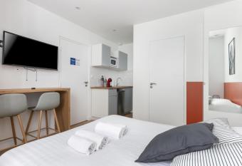 Gwenn - superbe studio r  nov  , 2e etage hypercentre allows 18 year olds to book a room