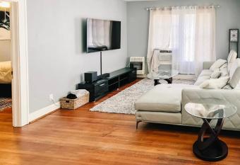 COZY DOWNTOWN 2 BDRM HOME NEAR TURKEY LEG HUT!!! allows 18 year olds to book a room