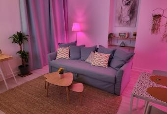 Appartement zen et calme, centre ville has Balcony rooms