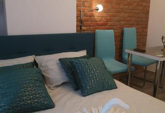 Duo Apartament has Balcony rooms