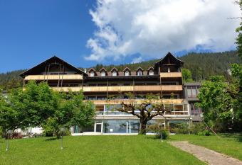 Parkhotel Beatenberg allows 18 year olds to book a room